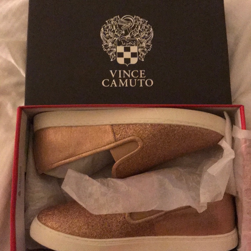 Vince Camuto  Girls Size 4 Slip On Shoes